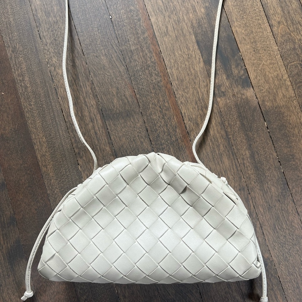Bottega Veneta Mini Pouch in Wax - Picture 4 of 8